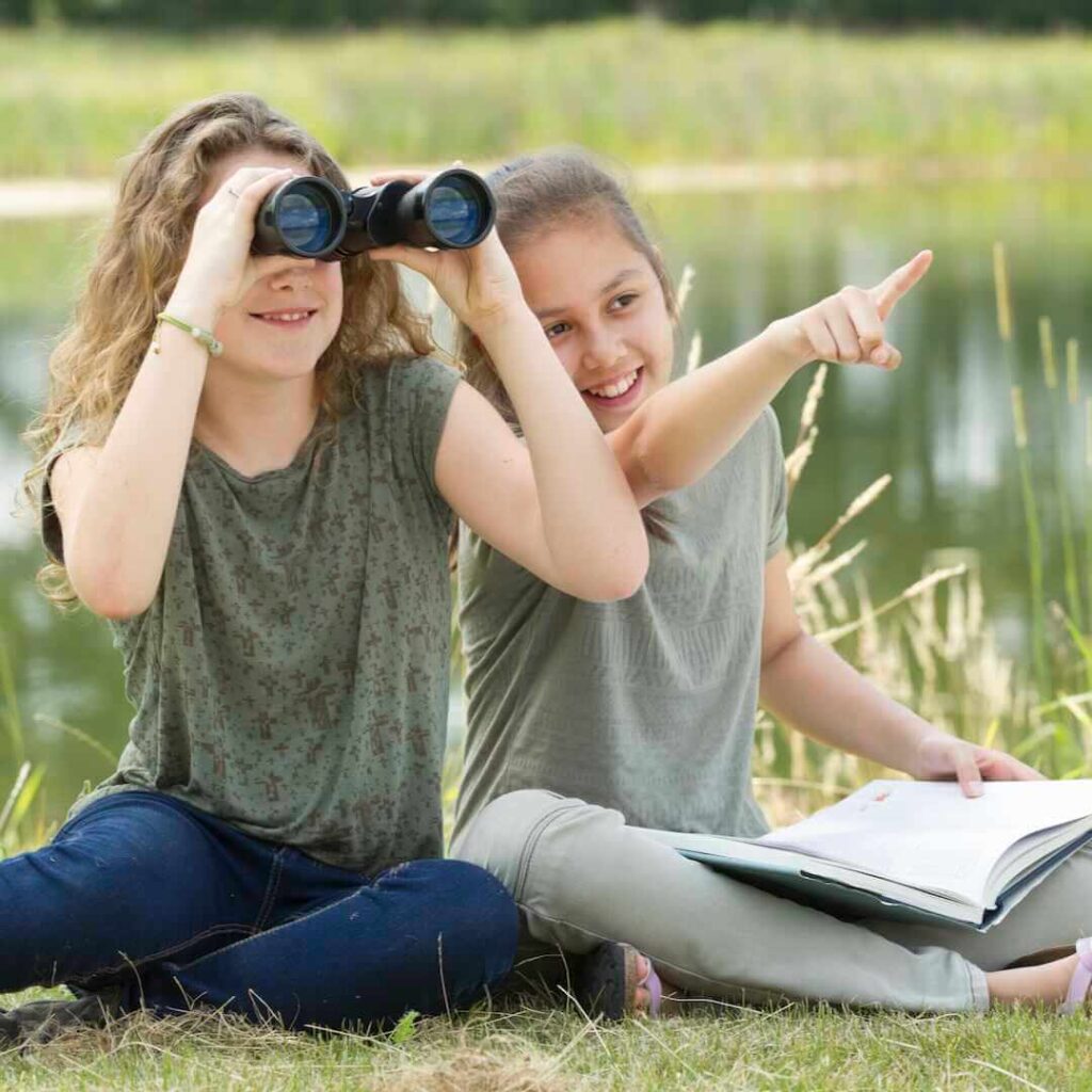 Immagine di ragazze che imparano insieme utilizzata per il corso online CPP "Studiare non basta"